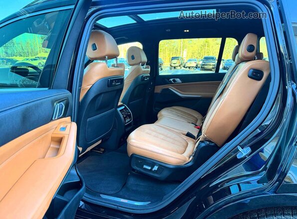 5UXCW2C06M9E81989 2021 BMW X7 Black Widok zestawu wskaźników