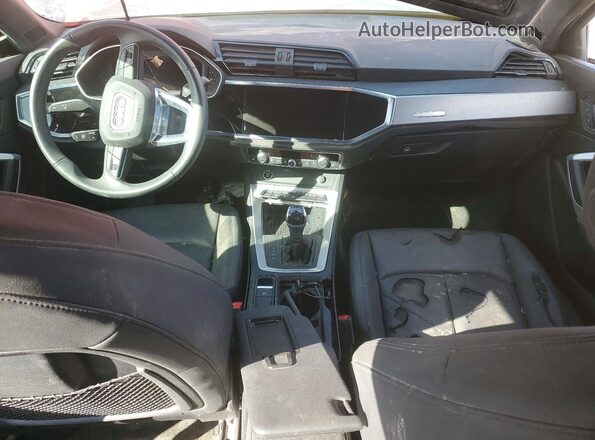 WA1DECF38R1049860 2024 AUDI Q3 Red ხელსაწყოთა პანელის ხედი