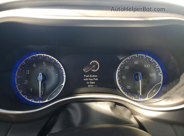 2C4RC1BG9RR170424 2024 CHRYSLER PACIFICA White Vista de los asientos traseros