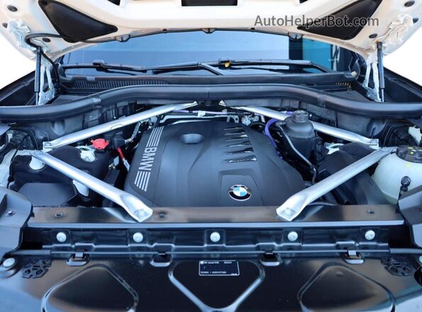 5UX23EM04P9RR2231 2023 BMW X7 White Առջևի վահանակի տեսք