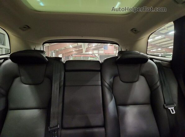 YV4A22RK9M1699012 2021 VOLVO XC60 Silver Սալոնի հետևի տեսք