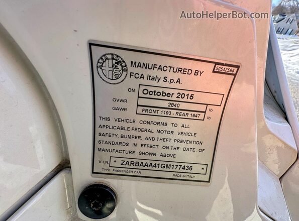 ZARBAAA41GM177436 2016 ALFA ROMEO 4C White Rear interior view