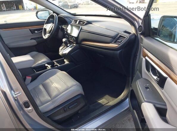7FARW2H88JE067545 2018 HONDA CR-V Silver Front interior view