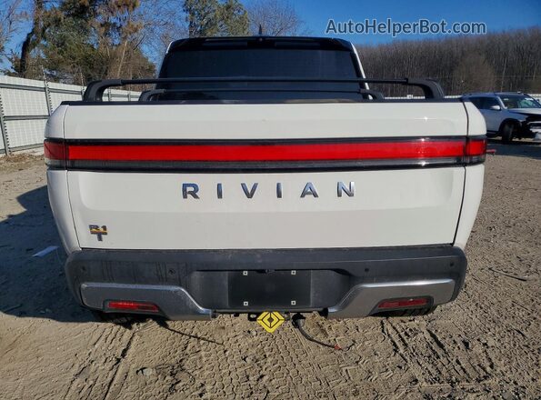 7FCTGAAA3NN005414 2022 RIVIAN R1T White Հետևի տեսք
