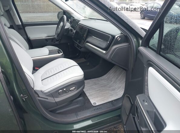 7FCTGAAA9NN015378 2022 RIVIAN R1T Зеленый Вид салона спереди