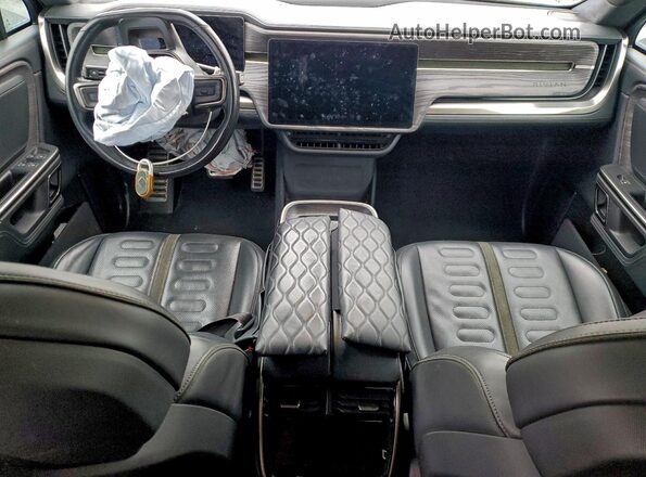 7FCTGAAL7NN001819 2022 RIVIAN R1T Белый Вид панели приборов
