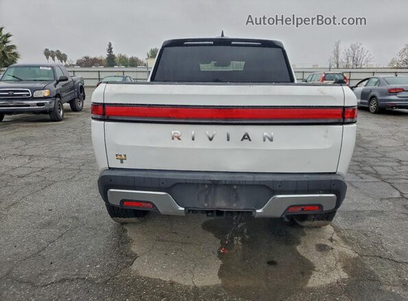 7FCTGAAL7NN001819 2022 RIVIAN R1T Белый Вид сзади