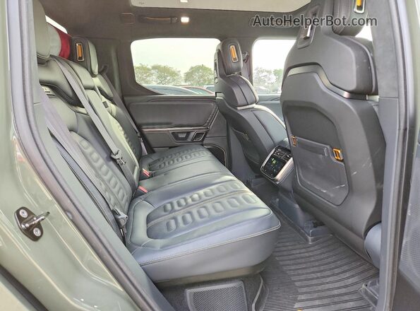 7FCTGAAL9NN000297 2022 RIVIAN R1T Green უკანა სავარძლების ხედი