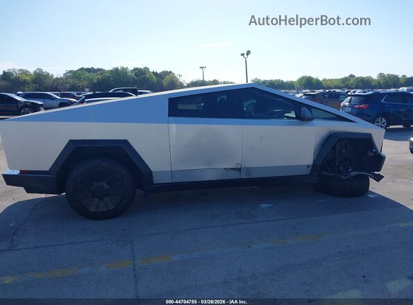 7G2CEHED6RA010503 2024 TESLA CYBERTRUCK Silver Սալոնի հետևի տեսք