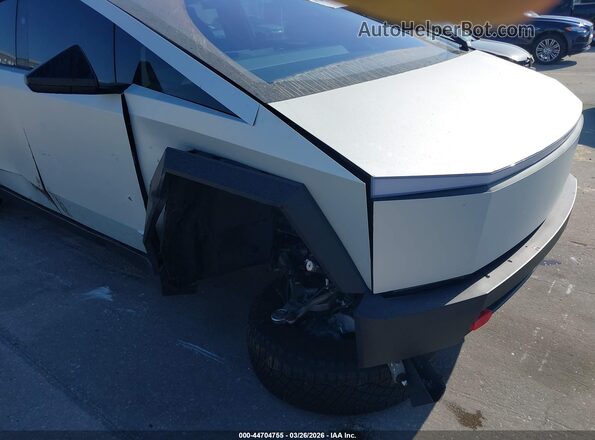 7G2CEHED6RA010503 2024 TESLA CYBERTRUCK Silver Դիմացի տեսք