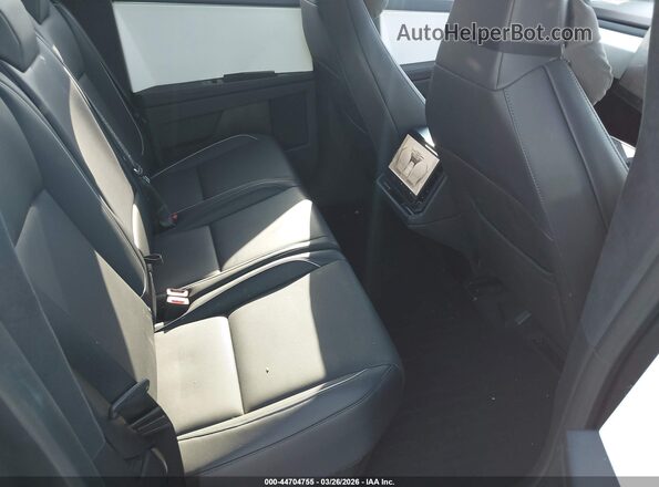7G2CEHED6RA010503 2024 TESLA CYBERTRUCK Silver VIN կոդի պիտակի տեսք