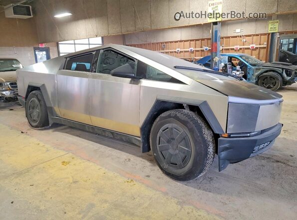 7G2CEHED6SA078564 2025 TESLA CYBERTRUCK Silver Front right