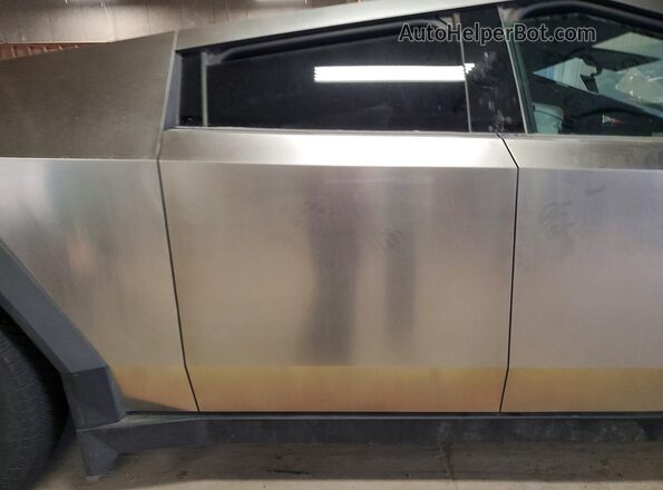 7G2CEHED6SA078564 2025 TESLA CYBERTRUCK Silver Rear seats view