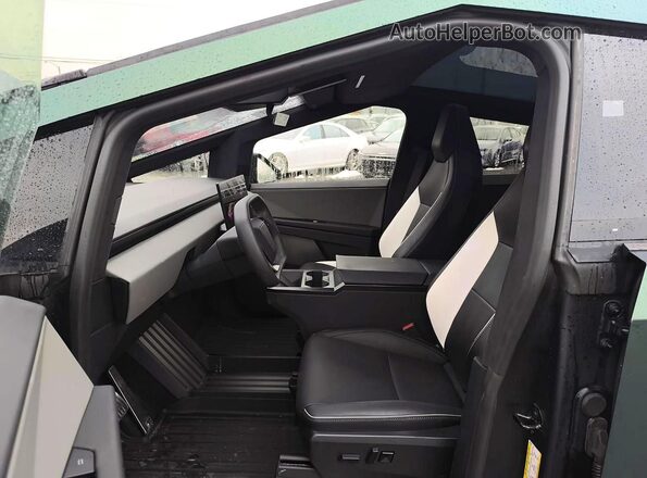 7G2CEHED8RA028338 2024 TESLA CYBERTRUCK Green Widok zestawu wskaźników