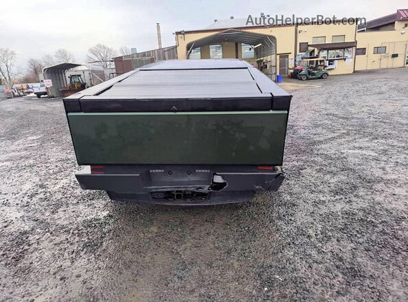 7G2CEHED8RA028338 2024 TESLA CYBERTRUCK Green Widok z tyłu