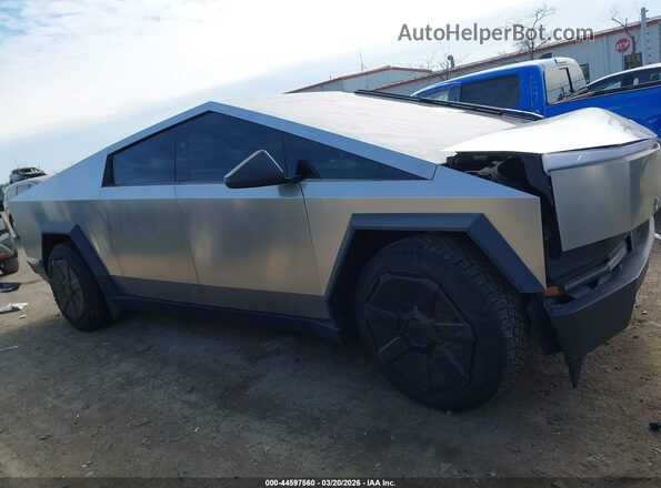 7G2CEHED9RA053653 2024 TESLA CYBERTRUCK Silver Vista interior trasera
