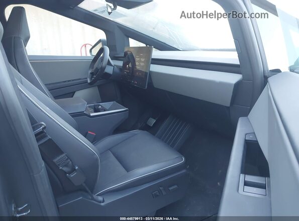 7G2CEHED9SA058857 2025 TESLA CYBERTRUCK Silver Vista interior delantera