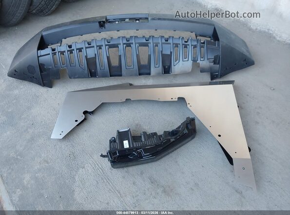 7G2CEHED9SA058857 2025 TESLA CYBERTRUCK Silver Vista del salpicadero