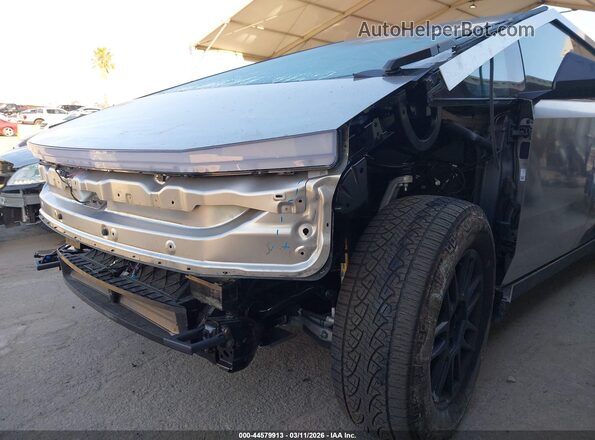 7G2CEHED9SA058857 2025 TESLA CYBERTRUCK Silver Vista frontal
