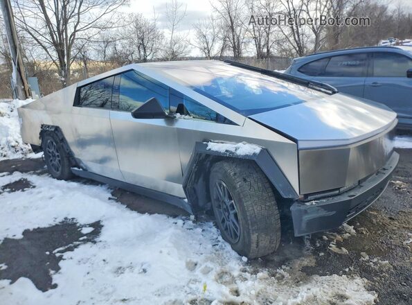 7G2CEHEE1SA075287 2025 TESLA CYBERTRUCK Silver Front right