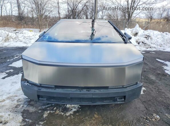 7G2CEHEE1SA075287 2025 TESLA CYBERTRUCK Silver Front view