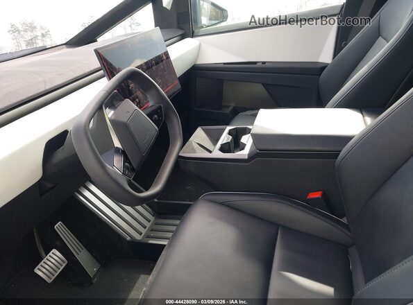7G2CEHEE3RA052720 2024 TESLA CYBERTRUCK Silver Вид салону спереду