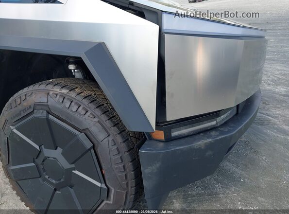 7G2CEHEE3RA052720 2024 TESLA CYBERTRUCK Silver 