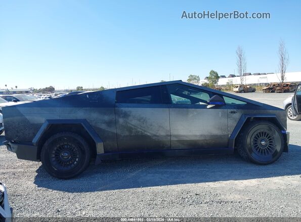 7G2CEHEE6RA017282 2024 TESLA CYBERTRUCK Gray Սարքավորումների վահանակի տեսք