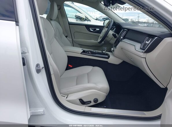 7JRH60FL3RG311429 2024 VOLVO S60 RECHARGE PLUG-IN HYBRID White Widok wnętrza z przodu