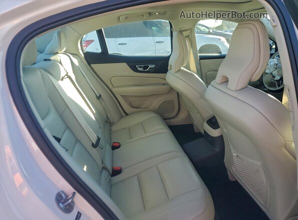 7JRH60FL4RG313495 2024 VOLVO S60 White Հետևի նստատեղերի տեսք