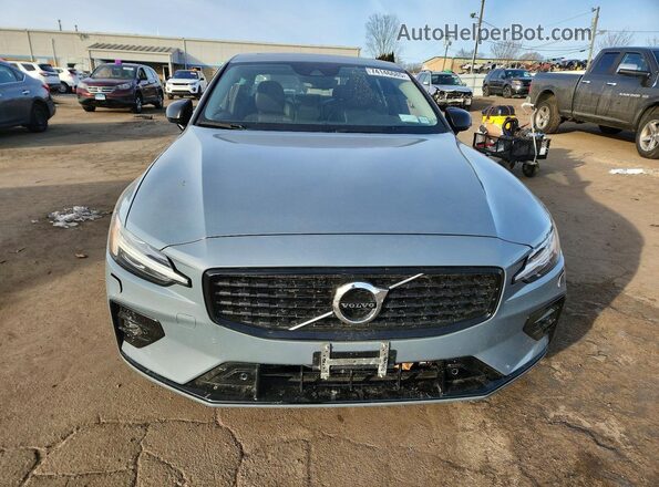 7JRL12FZ6NG155941 2022 VOLVO S60 Gray Vista frontal