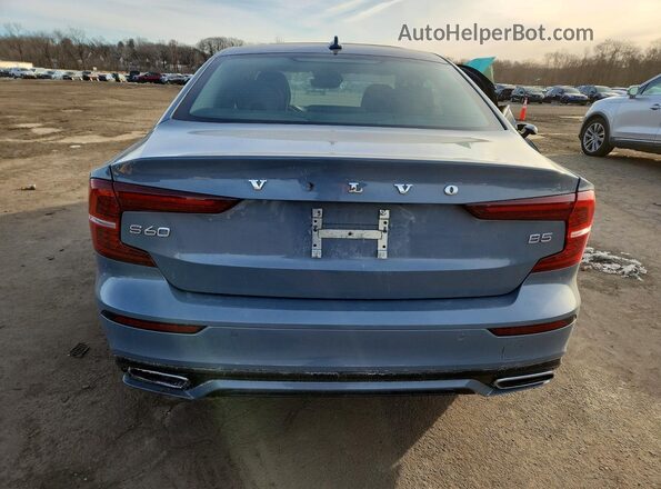 7JRL12FZ6NG155941 2022 VOLVO S60 Gray Vista trasera