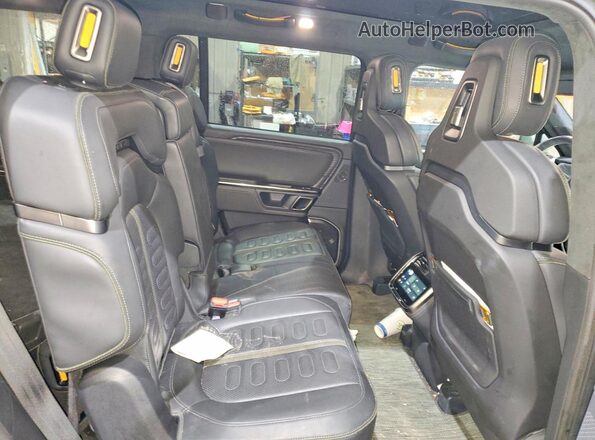 7PDSGABA2PN013578 2023 RIVIAN R1S Green Widok wnętrza z tyłu