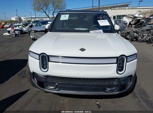 7PDSGABA2PN019817 2023 RIVIAN R1S White უკანა სალონის ხედი