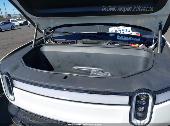 7PDSGABA2PN019817 2023 RIVIAN R1S White უკანა ხედი