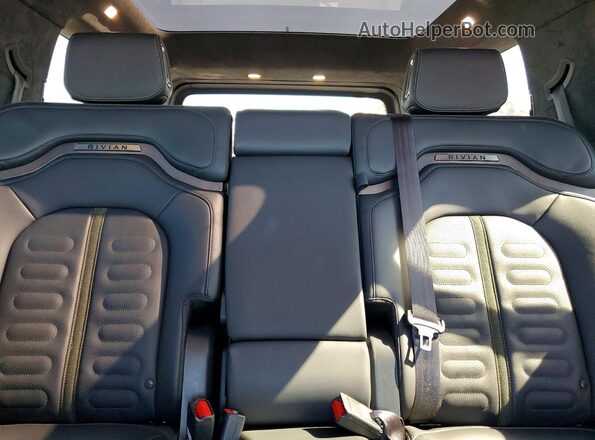 7PDSGABA4PN016904 2023 RIVIAN R1S Gray უკანა სავარძლების ხედი