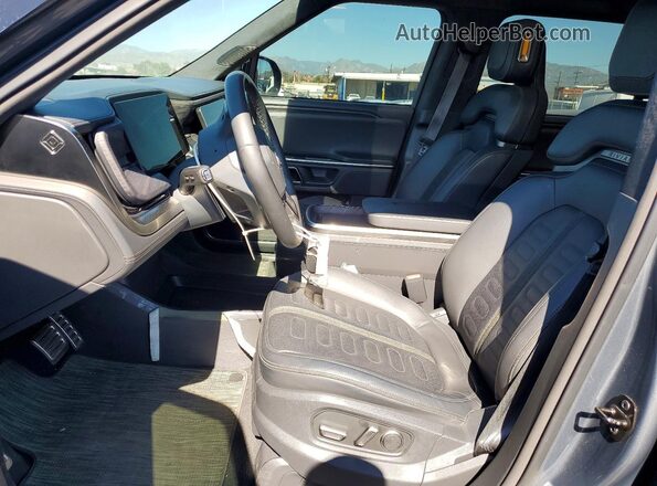 7PDSGABA4PN016904 2023 RIVIAN R1S Gray წინა სალონის ხედი
