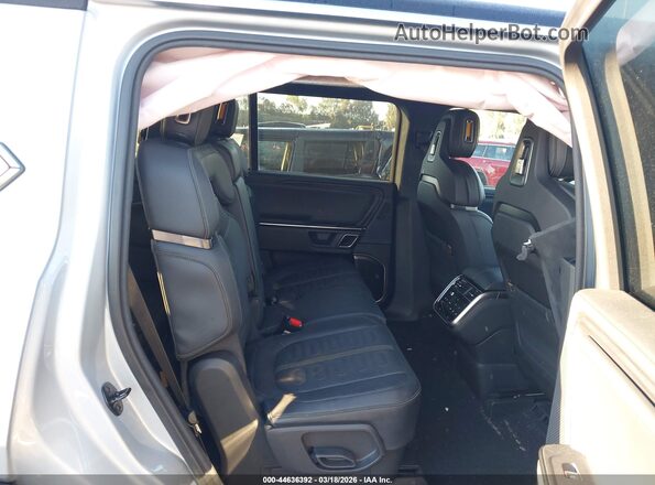 7PDSGABA4RN033589 2024 RIVIAN R1S Silver VIN კოდის სტიკერის ხედი