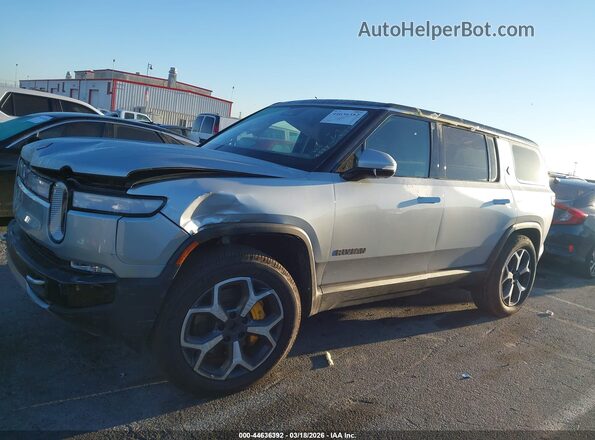 7PDSGABA4RN033589 2024 RIVIAN R1S Silver სალონის 360-გრადუსიანი ხედი
