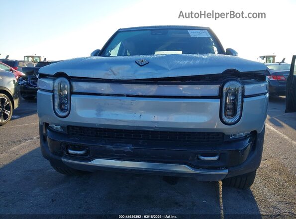 7PDSGABA4RN033589 2024 RIVIAN R1S Silver ხელსაწყოთა პანელის ხედი