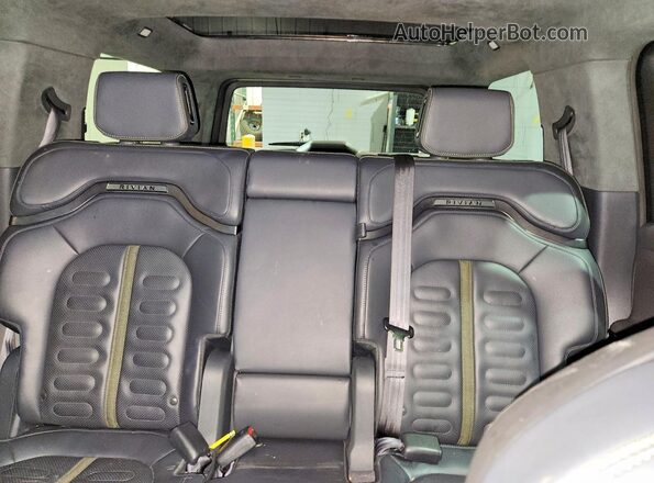 7PDSGABL1NN001680 2022 RIVIAN R1S Black Widok tylnych siedzeń