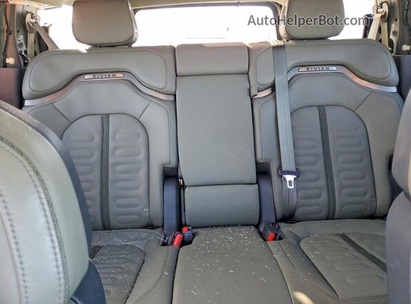 7PDSGABL8PN013117 2023 RIVIAN R1S Green უკანა სავარძლების ხედი