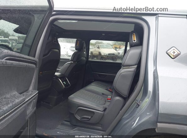 7PDSGBBA5SN065804 2025 RIVIAN R1S Серый 