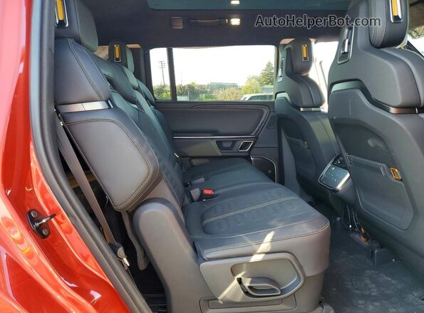 7PDSGCBA1RN029852 2024 RIVIAN R1S Maroon Vista interior trasera