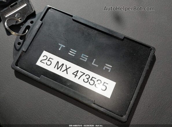 7SAXCBE53TF473535 2026 TESLA MODEL X Red Widok deski rozdzielczej
