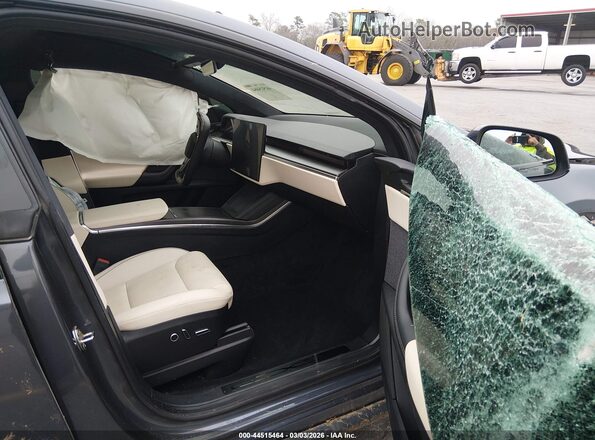 7SAXCBE63NF334002 2022 TESLA MODEL X Gray Widok wnętrza z przodu