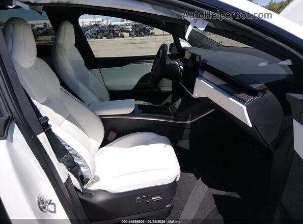 7SAXCBE64NF331741 2022 TESLA MODEL X White Widok wnętrza z przodu