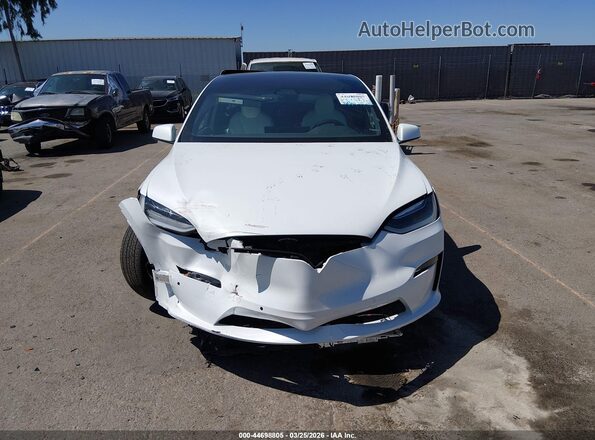 7SAXCBE64NF331741 2022 TESLA MODEL X White Widok wnętrza z tyłu
