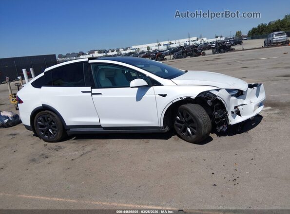 7SAXCBE64NF331741 2022 TESLA MODEL X White Widok wnętrza 360 stopni