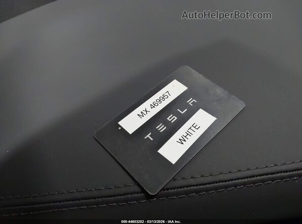 7SAXCBE6XSF469957 2025 TESLA MODEL X White Dashboard view